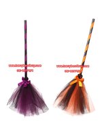 ไม้กวาดฮาโลวีน สำหรับ แม่มดน้อยสุดน่ารัก ประกอบชุดแม่มด ในเทศกาศวันฮาโลวีน ความยาวรวม 60 ซม. มีสีส้มฟักทอง และ สีม่วง **ขายเฉพาะลูกค้าที่ซื้อกับชุดแฟนซี**