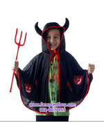 ผ้าคลุมเดวิล ลายฟักทอง สีดำ ยาว 48 ซม. + ไม้สามง่ามยาว 50 ซม. สำหรับแต่งเป็น ชุดแฟนซีเด็ก ในวันฮาโลวีน (แบบใหม่เขาเป็นสีแดงตามรูปแนบ)