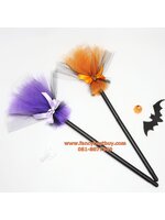 ไม้กวาดฮาโลวีน สำหรับ แม่มดน้อยสุดน่ารัก ประกอบชุดแม่มด ในเทศกาศวันฮาโลวีน ความยาวรวม 80 ซม. มีสีส้มฟักทอง และ สีม่วง **ขายเฉพาะลูกค้าที่ซื้อกับชุดแฟนซี** สำเนา