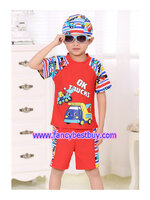 ชุดว่ายน้ำเด็กชาย 3 ชิ้น สีแดง มีขนาด L