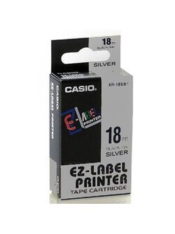 เทปพิมพ์อักษร Casio XR-18SR1 - 18 มม. ตัวอักษรดำพื้นสีเงิน