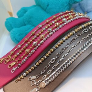 สร้อยข้อมืออิตาลี่ ทอง18K หรือ 750 มีตราประทับทุกชิ้น งานนำเข้า100% มีลวดลายหลากหลาย ขนาดกระทัดรัด ราคาน่าคบ