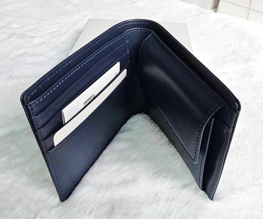 กระเป๋าสตางค์ Guy Laroche กรมท่า มีช่องเศษสตางค์ ใหม่ แท้