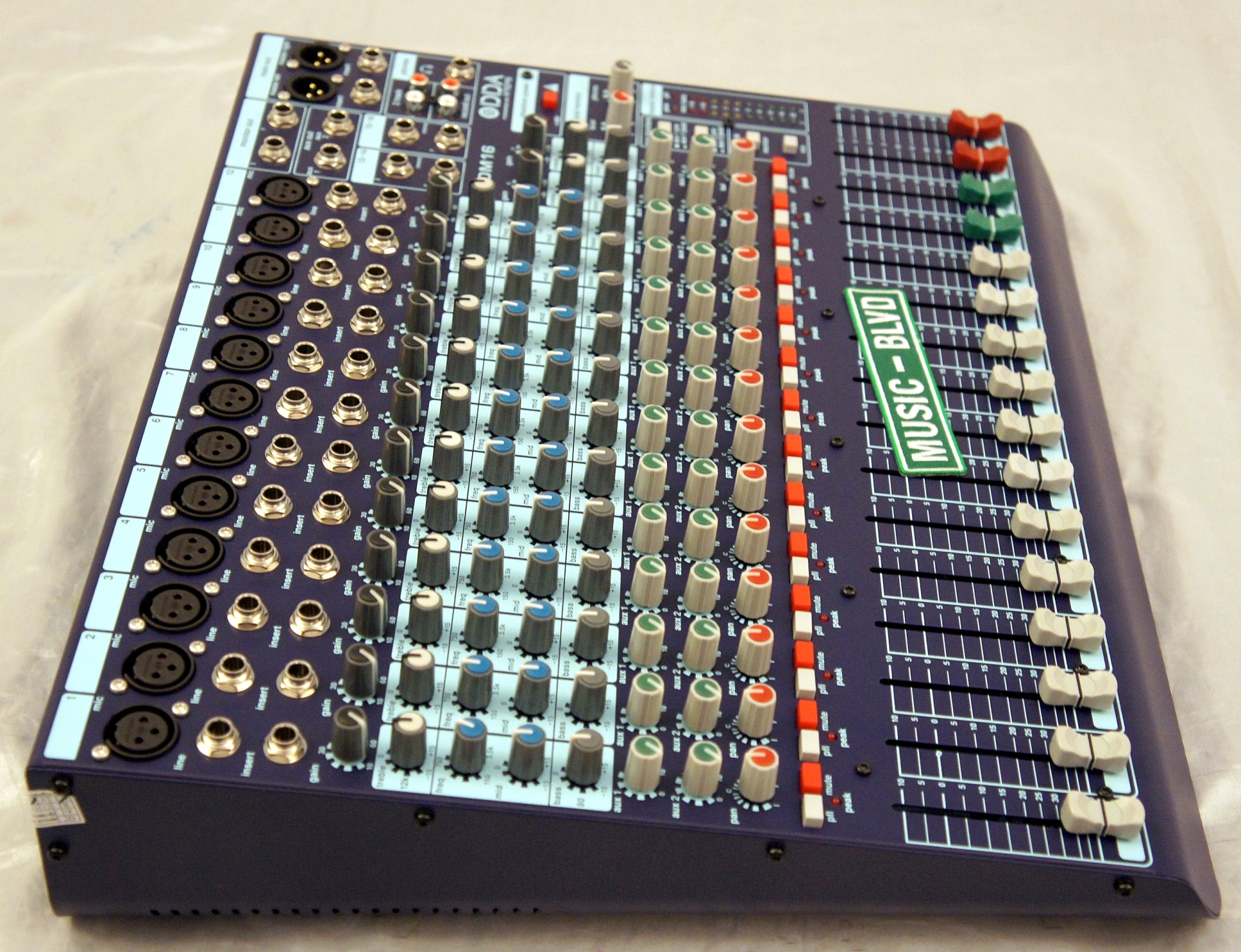 Midas DDA DM16 16-channel Mixer