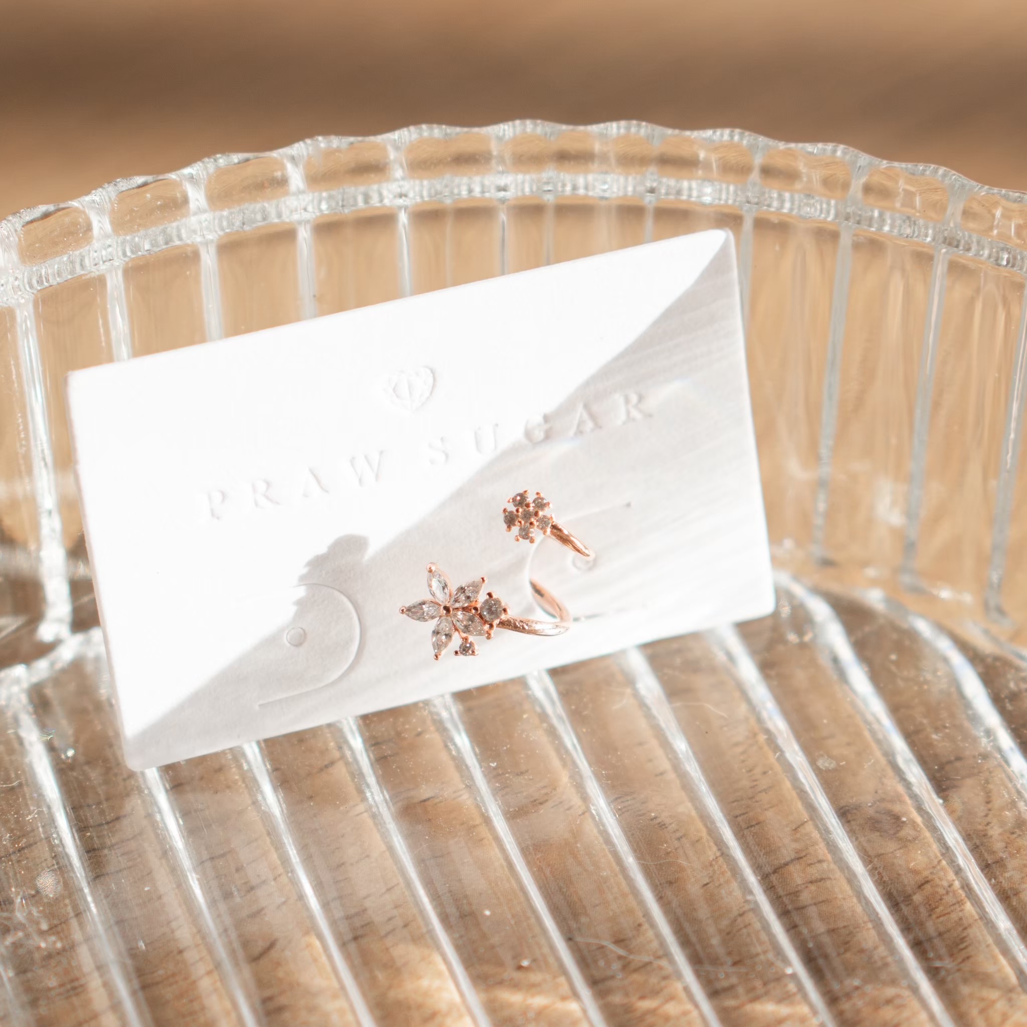 Little Flower Earcuff - ต่างหูแบบเกี่ยวดอกไม้จิ๋ว (มี 3 สี)