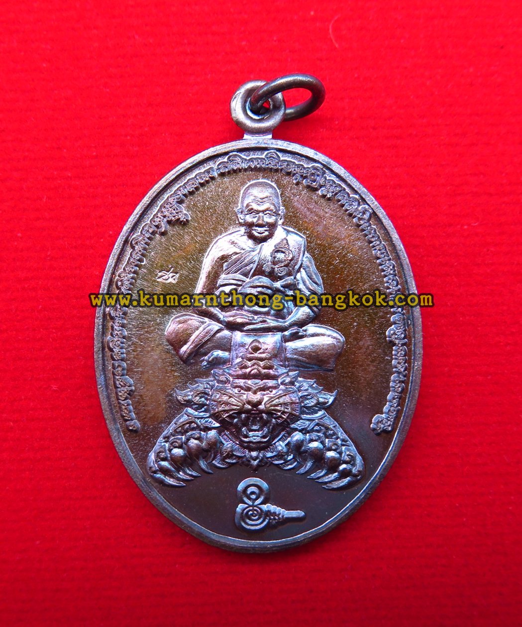 เหรียญราชาพยัคฆ์ วัดบางพระ (หลวงพ่อเปิ่น) จ.นครปฐม เนื้อโลหะรมดำ ขนาดห้อยคอ สูง 4ซม. กว้าง 2.7ซม. ออกบูชาปี 2561