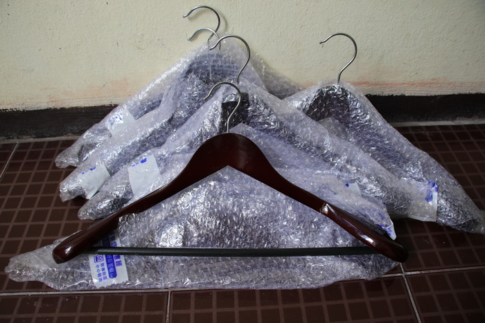 ขายไม้แขวนเสื้อโรงแรมราคาถูกสุดๆ แบบแขวนเสื้อสูท ยกชุด 5 อัน จัดส่งทั่วประเทศ