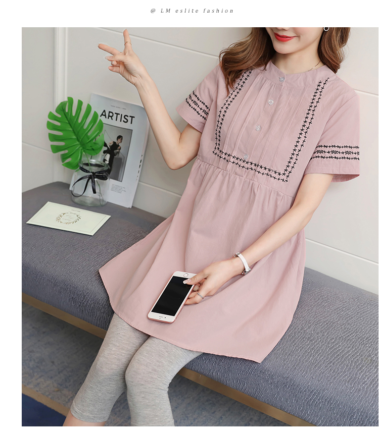 เสื้อคลุมท้องสีชมพู ปักลายที่อก คอกลม มีกระดุมแกะได้ที่อก มีสายผูกหลัง+เลกกิ้งสีเทา ใส่สบายมากๆค่ะ