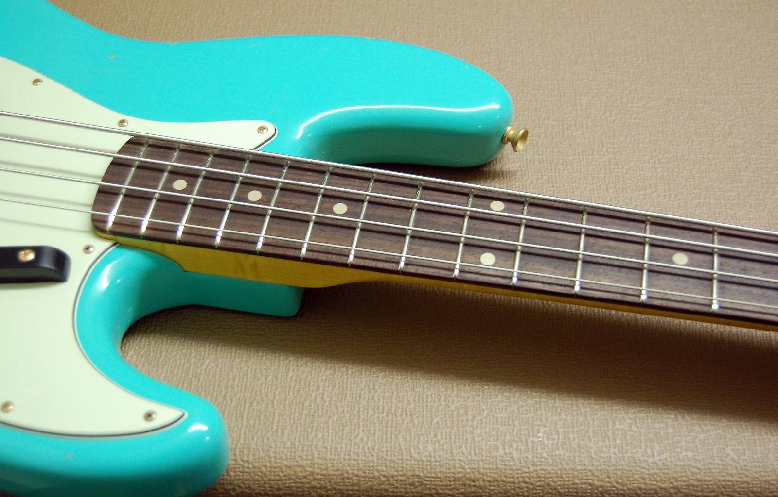Fender Custom Shop 60 Jazz Bass Relic 2016 Aged Seafoam Green Matching Peg Head Gold Hardware Birdseye Neck