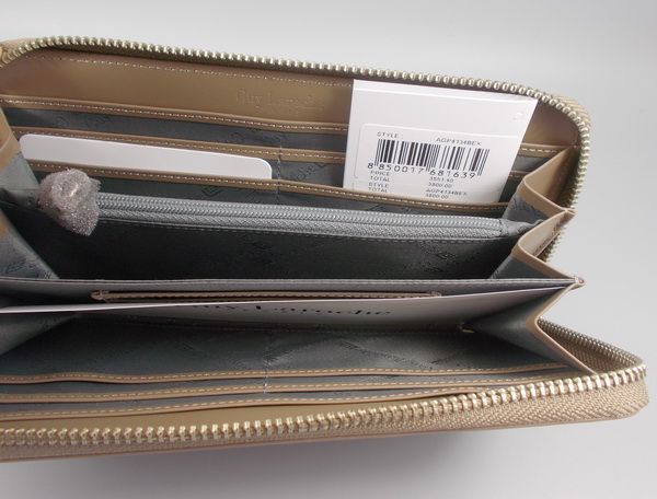 กระเป๋าสตางค์ Guy Laroche เบจ ใหม่ แท้