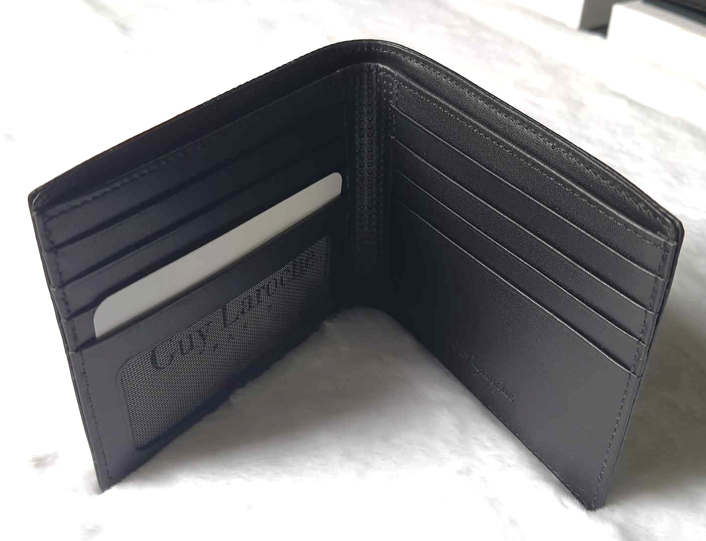 กระเป๋าสตางค์ Guy Laroche ดำ ใหม่ แท้