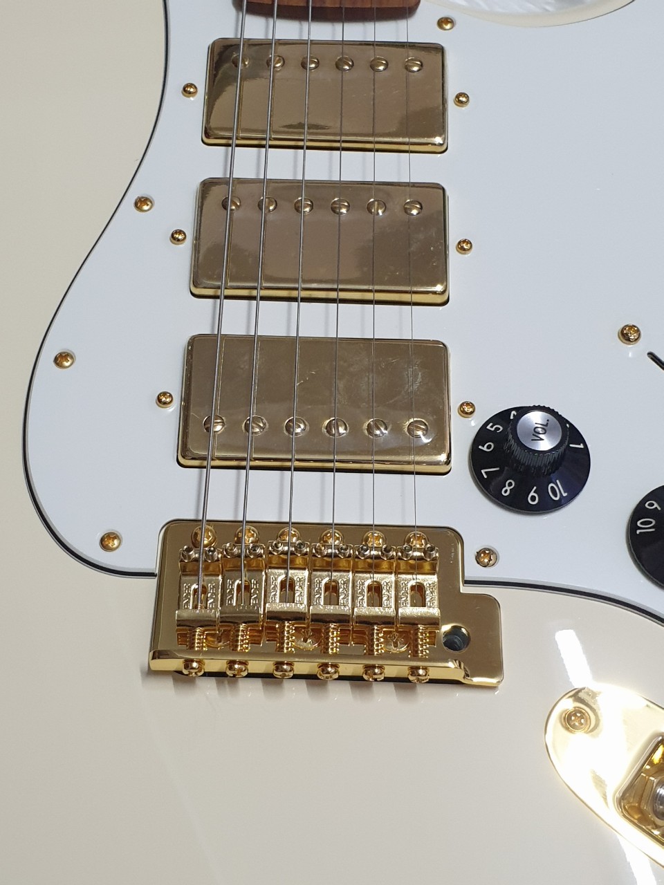 Fender Limited Mahogany Blacktop Stratocaster HHH - Olympic White w/ Gold Hardware