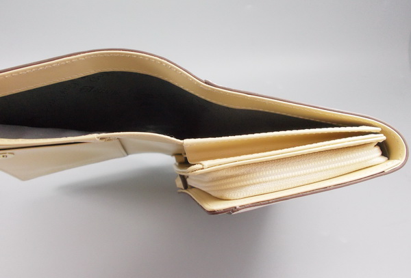 กระเป่าสตางค์ Guy Laroche ขาวออฟไวท์ ใหม่ แท้