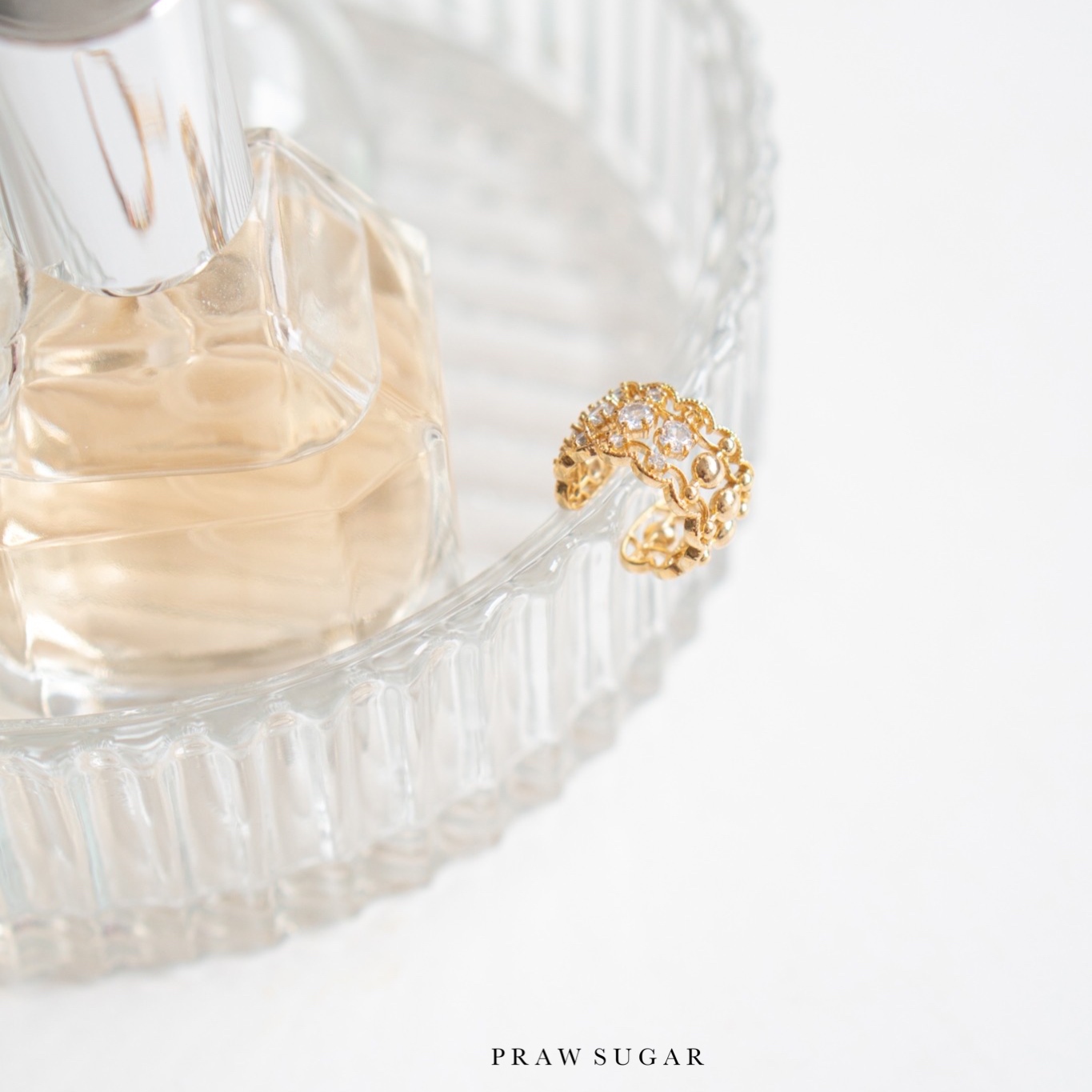Wavy Gorgeous Earcuff - เอียคัฟลายโค้งประดับคริสตัล (มี 3 สี)