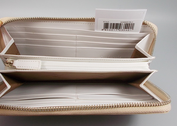 กระเป๋าสตางค์ Guy Laroche เบจ ใหม่ แท้