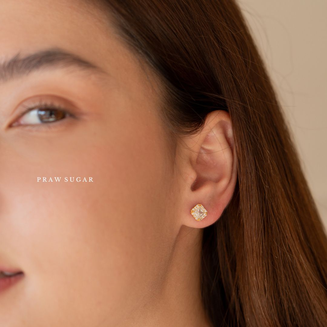 Classic Square Stud Earrings - ต่างหูสี่เหลี่ยมคลาสสิคเพชรล้อม (ก้านต่างหูเงินแท้)