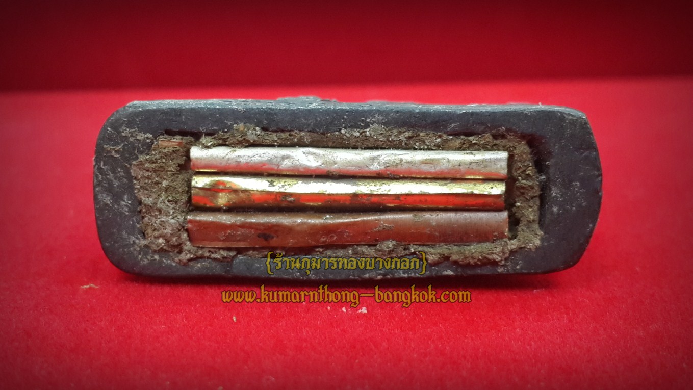 พญาหมูมหาเฮง หลวงพ่อผาด วัดบ้านกรวด จ.บุรีรัมย์ เนื้อโลหะ ขนาด 1.5 นิ้ว ใต้ฐานตะกรุด3ดอก