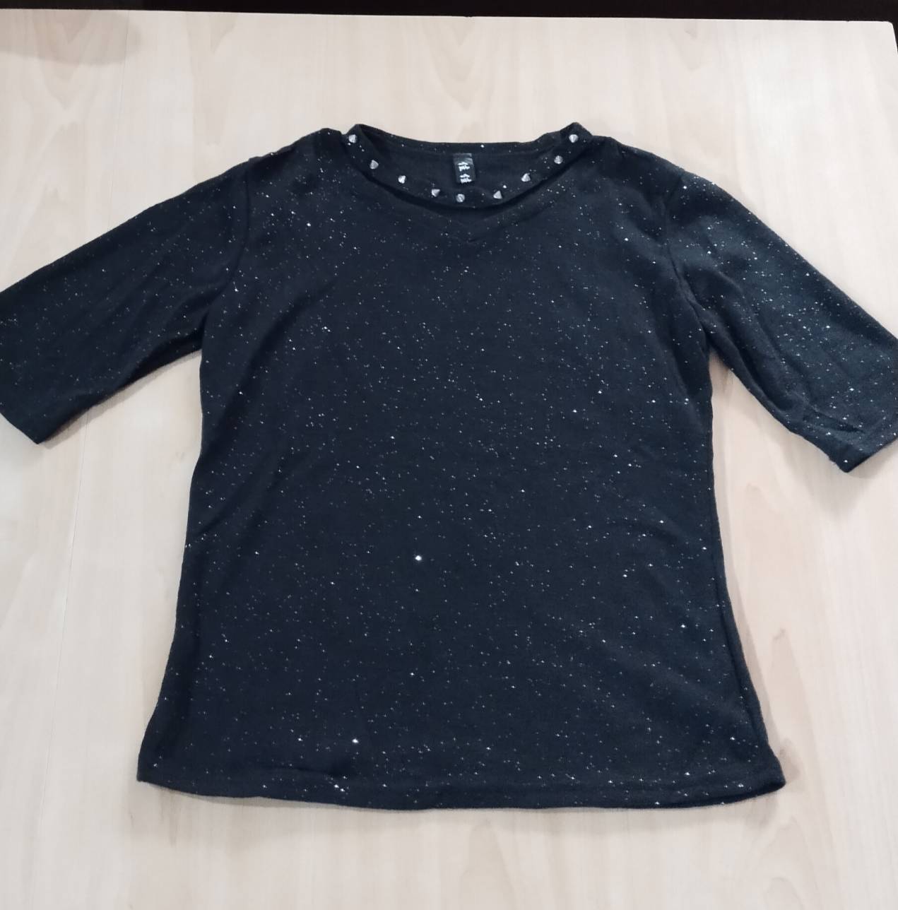 ขายเหมาสต็อก เสื้อมือ1คละแบบ