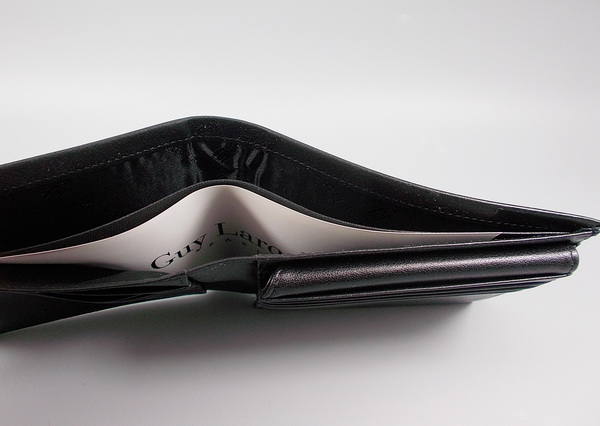 กระเป่าสตางค์ Guy Laroche ดำ ใหม่ แท้