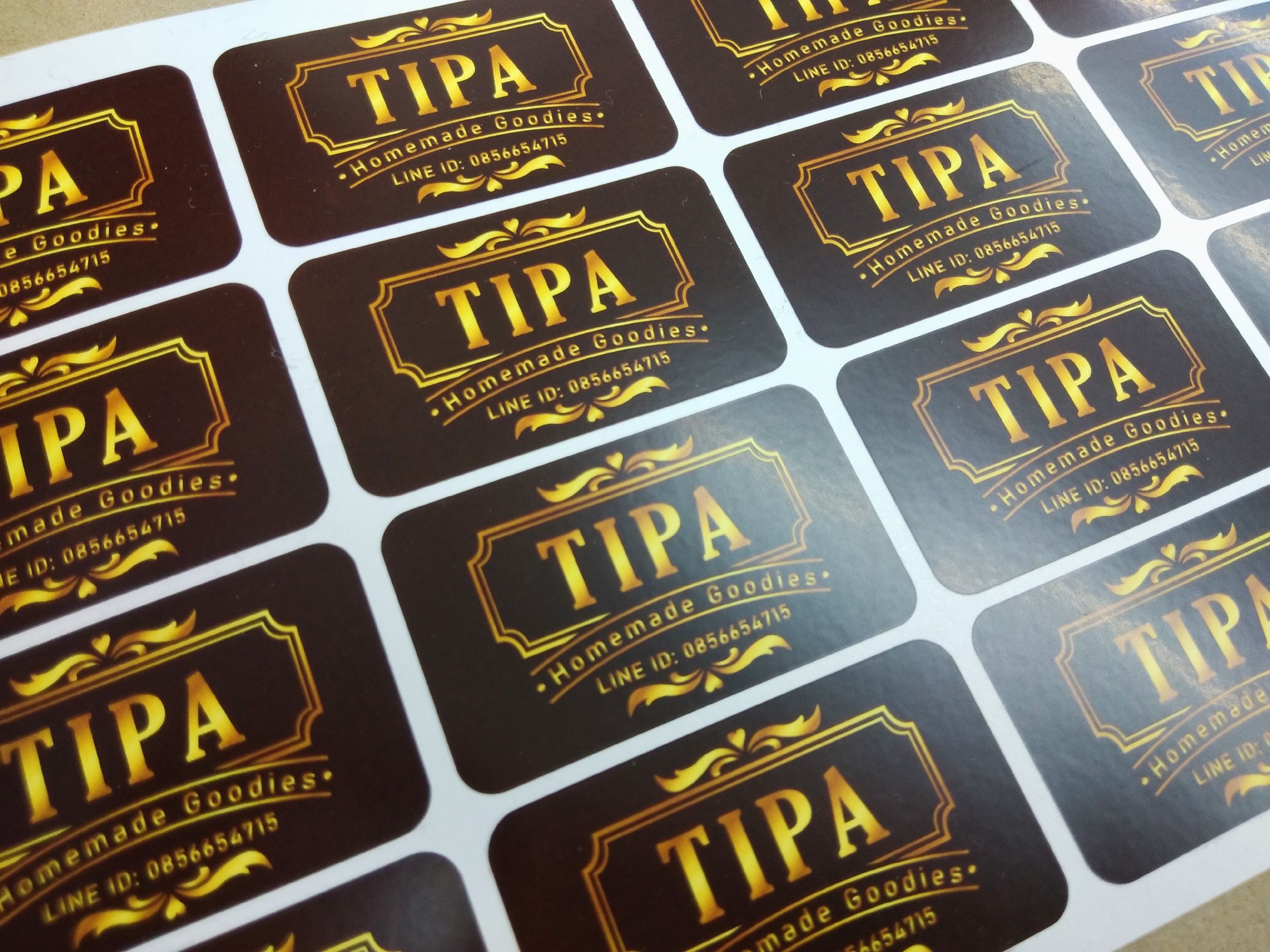 รับทำสติ๊กเกอร์ติดสินค้า เครื่องสำอาง (Diecut Sticker)