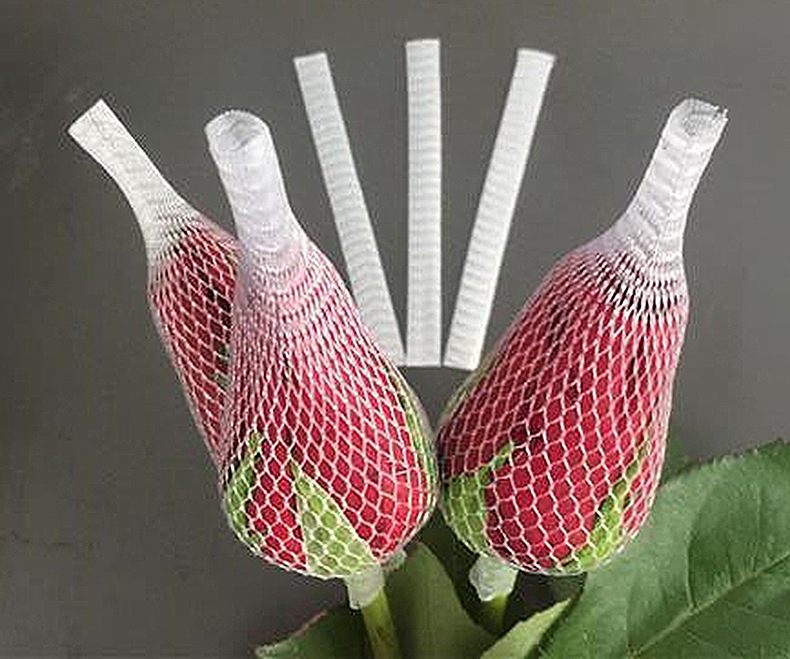 ใหม่!!! ตาข่ายห่อกุหลาบ แบบใส ไม่เปื่อยยุ่ย คนทำสวนกุหลาบนิยมใช้มาก เนื้อบางเบา กันกระแทกขั้นสุด ตาข่ายโฟมห่อดอกกุหลาบ แบบใส ตาข่ายห่อมะยงชิด เพื่อคงรูปทรงให้สวย ไม่เสียหายระหว่างขนส่ง จำนวน 1 กก.