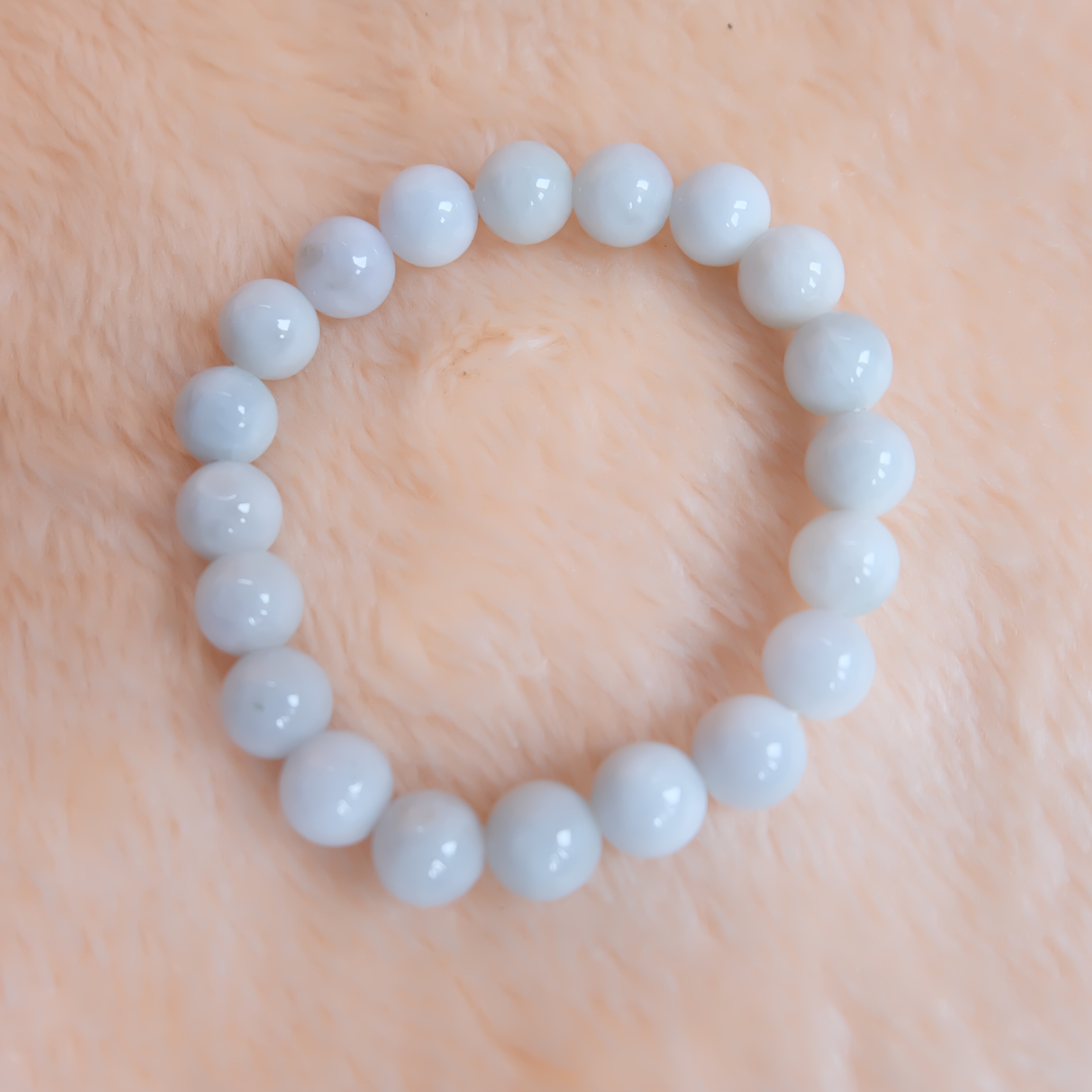 สร้อยข้อมือลูกปัดหยกแท้ หยกพม่า หยกขาว หยกเจไดต์ ขนาด 10 มิล รอบข้อมือ 17.5 เซนติเมตร ร้อยด้วยไหมยืด มีรอย