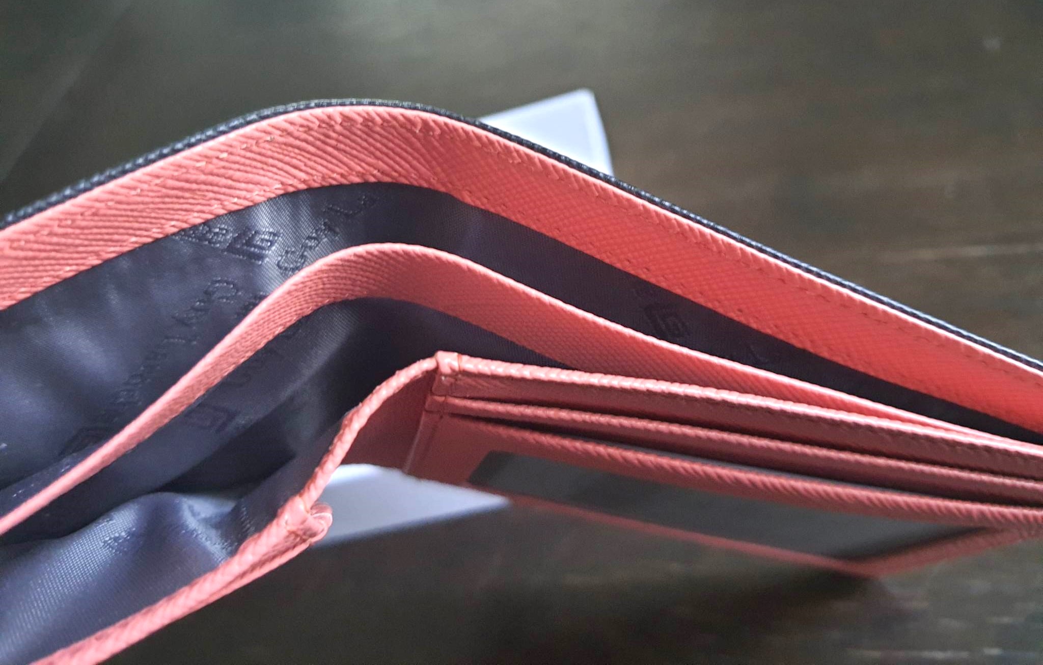 กระเป่าสตางค์ Guy Laroche ดำ-โอรส ใหม่ แท้