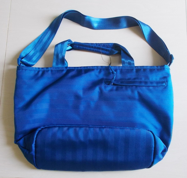 CONFIDENT MESSENGER BAG ใหม่ แท้