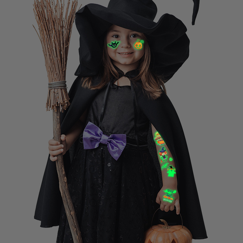 สติกเกอร์ฮาโลวีนรุ่นเรืองแสง GLOWING รอยสักการ์ตูนเด็กใหม่ฮาโลวีน กันน้ำกันเหงื่อ สติกเกอร์รอยสักแบบใช้แล้วทิ้ง แบบ C size 6.8*12 cm.