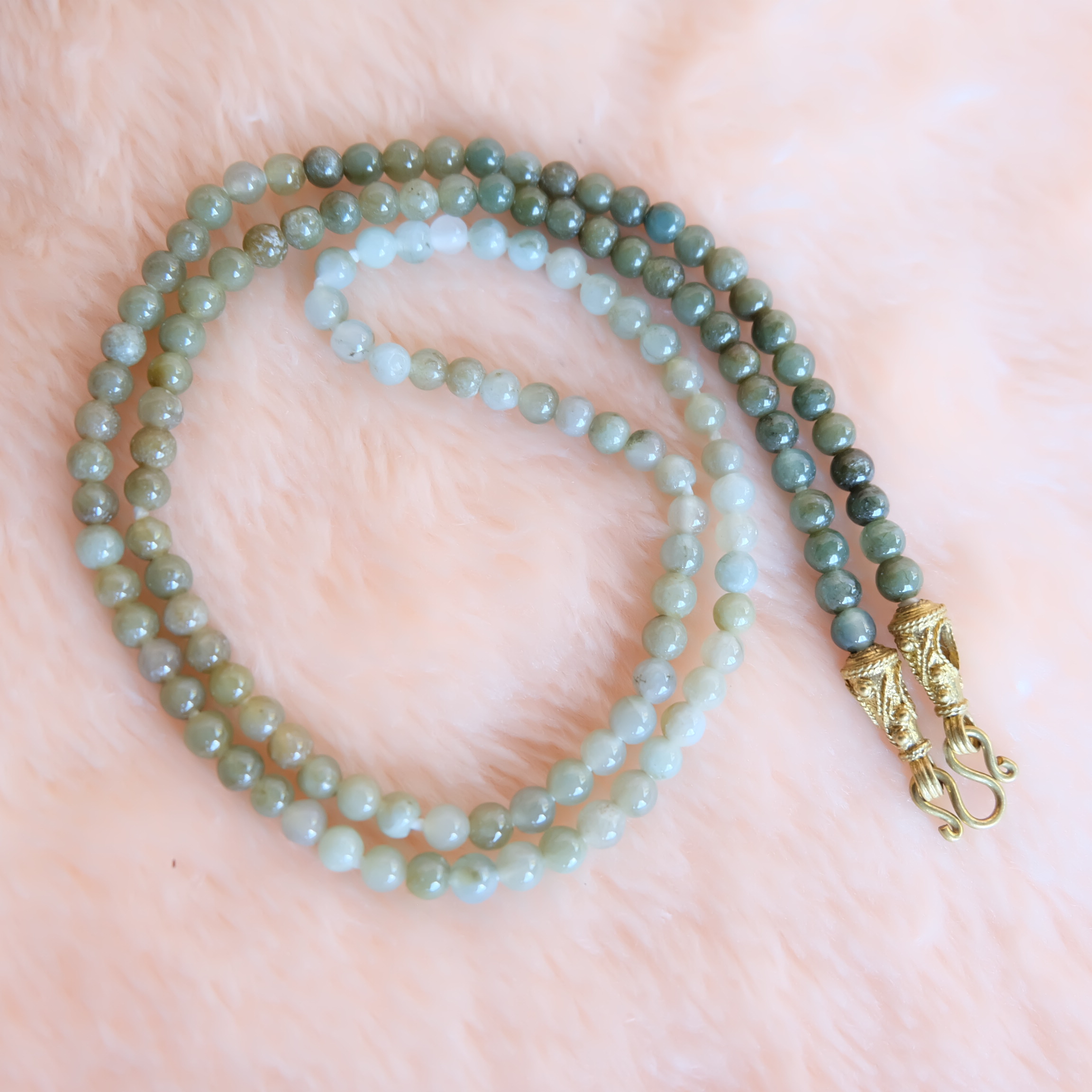 สร้อยคอห้อยพระลูกปัดหยกแท้ หยกสามสี ขนาด 5-6 มิล ยาว 24 นิ้ว ห้อยพระ 1 องค์