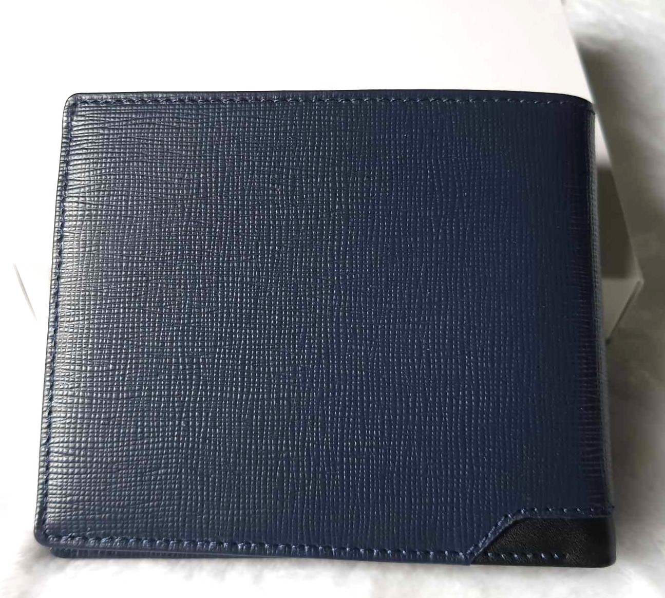 กระเป๋าสตางค์ Guy Laroche กรมท่า-ดำ ใหม่ แท้ (สินค้าลดราคา)