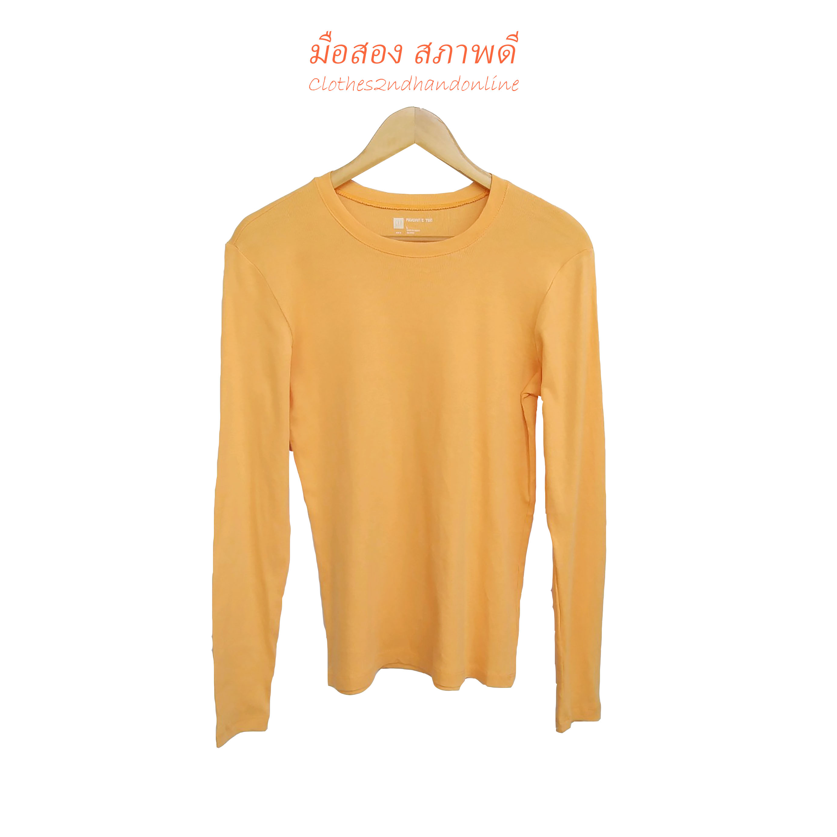 เสื้อมือสอง คอกลม ผ้าฝ้ายยืดสีเหลืองออกส้ม แขนยาว อก 32-34 นิ้ว