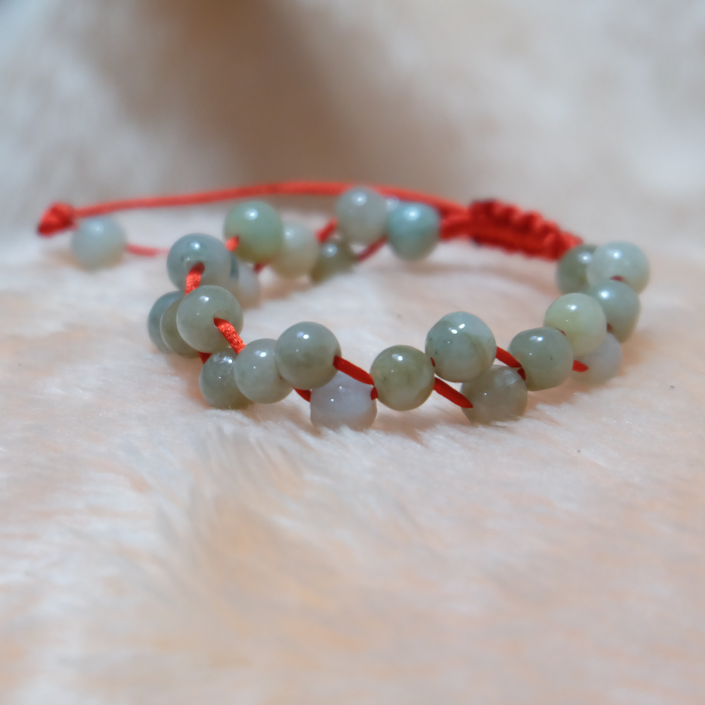 สร้อยข้อมือเชือกถักลูกปัดหยกแท้คละสี รุ่นBC540