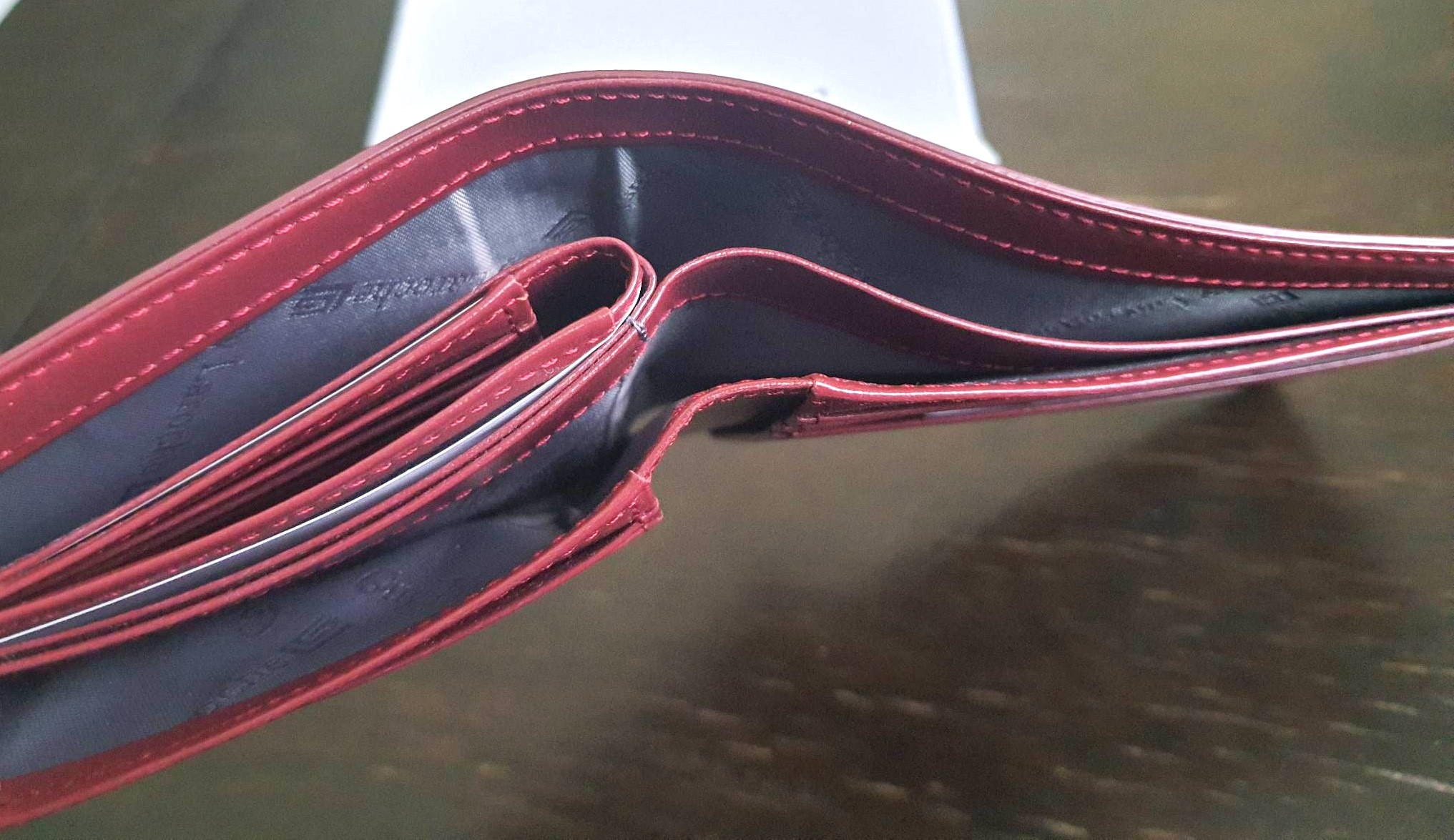 กระเป่าสตางค์ Guy Laroche น้ำตาลแดง ใหม่ แท้