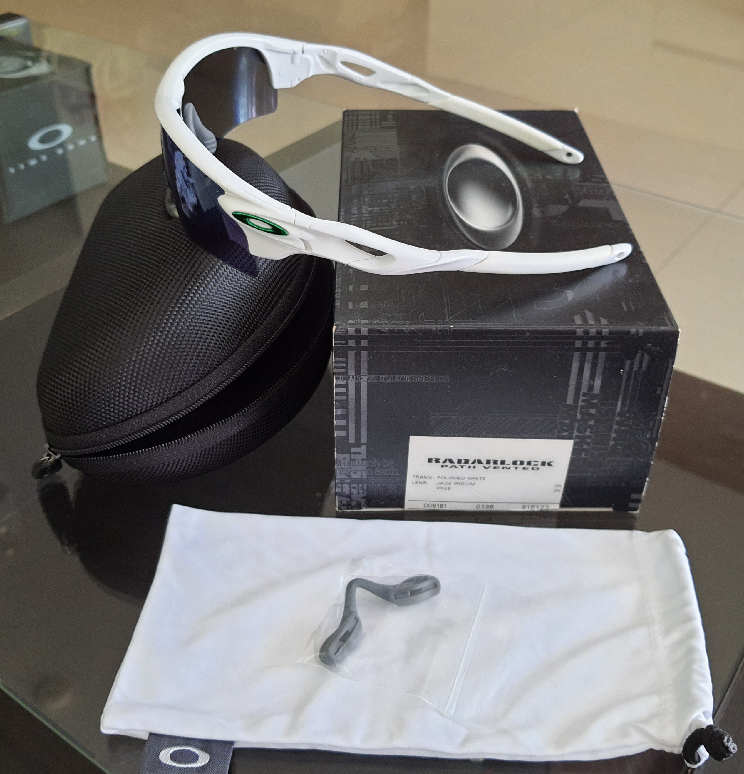 Oakley Radarlock Path Vented VR28 Polished White/Jade Iridium 0091818122