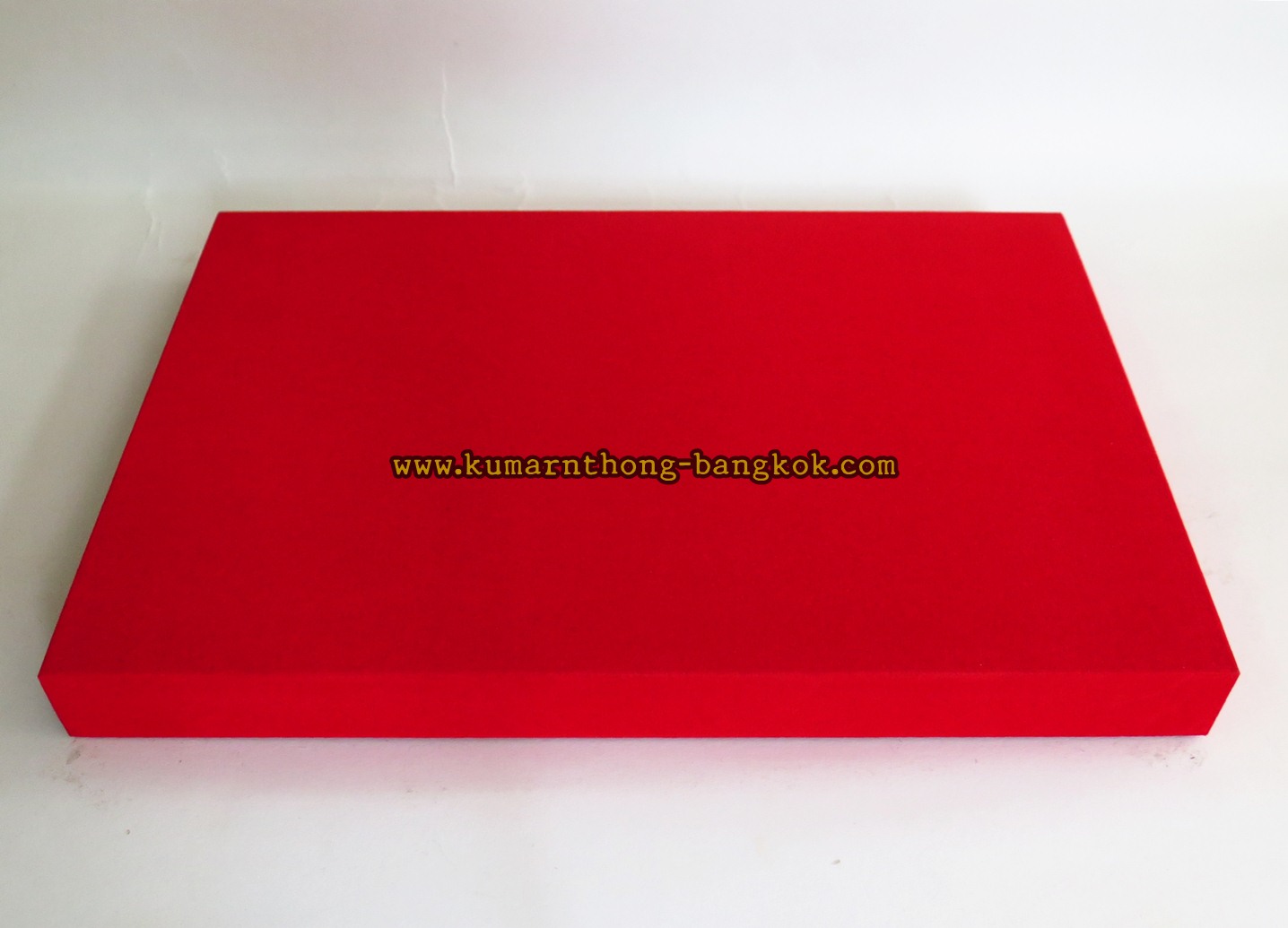 ถาดรองพระ กำมะหยี่ สีแดง แบบช่อง 15ช่อง ขนาด กว้าง 9นิ้ว ยาว 11นิ้ว (ใช้สำหรับวางพระ ใส่พระ โชว์พระ วางเครื่องประดับสวยงาม)