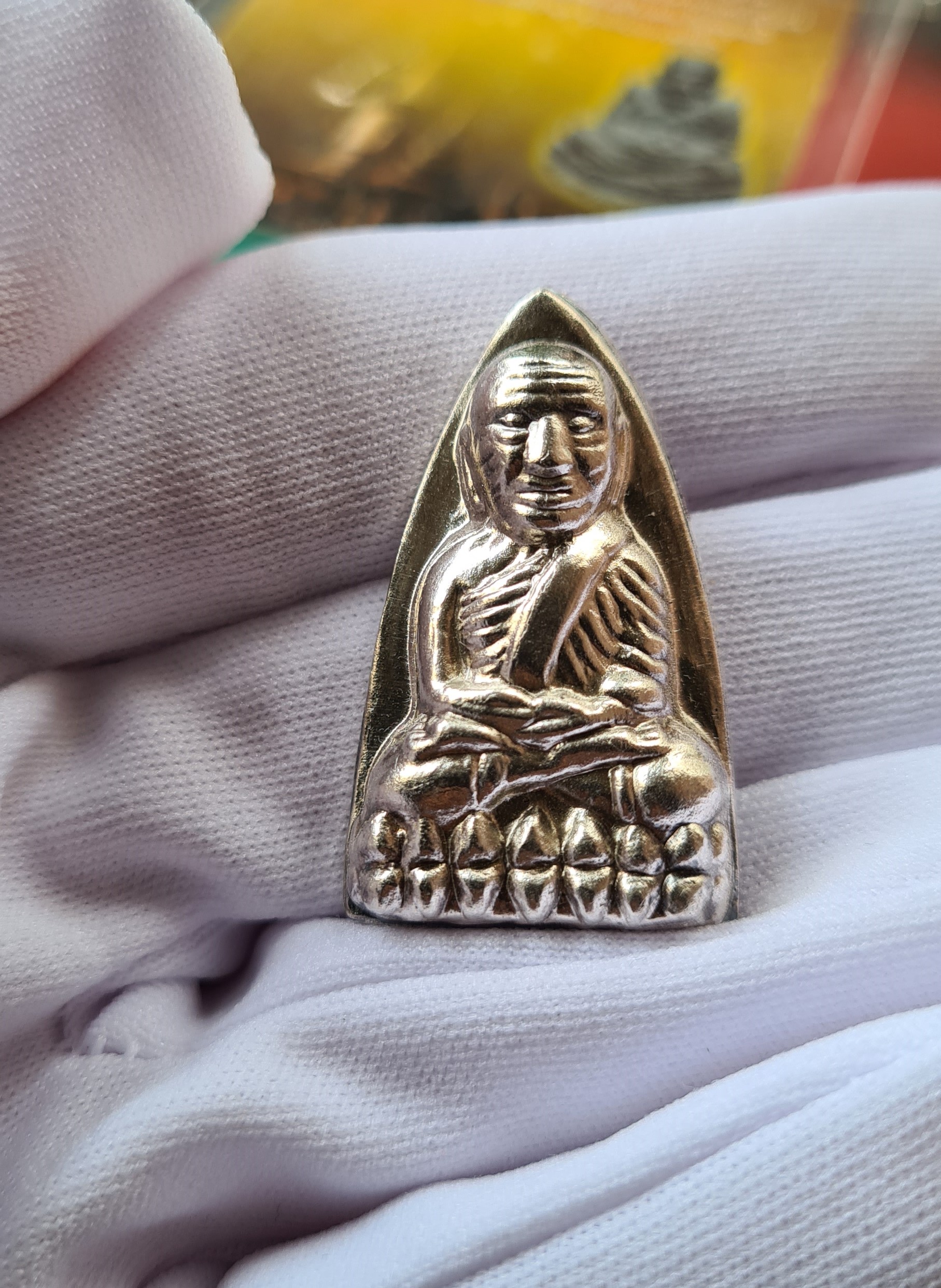 หลวงพ่อทวดสมเด็จเมืองใต้ เนื้อเงินแท้ มวลสารปลอกมีดหลวงพ่อเดิม วัดหนองโพธิ์ แหวนหลวงปู่สี หลวงปู่ดู่ วัดสะแก และตะกรุดเงินเก่าจำนวนมาก