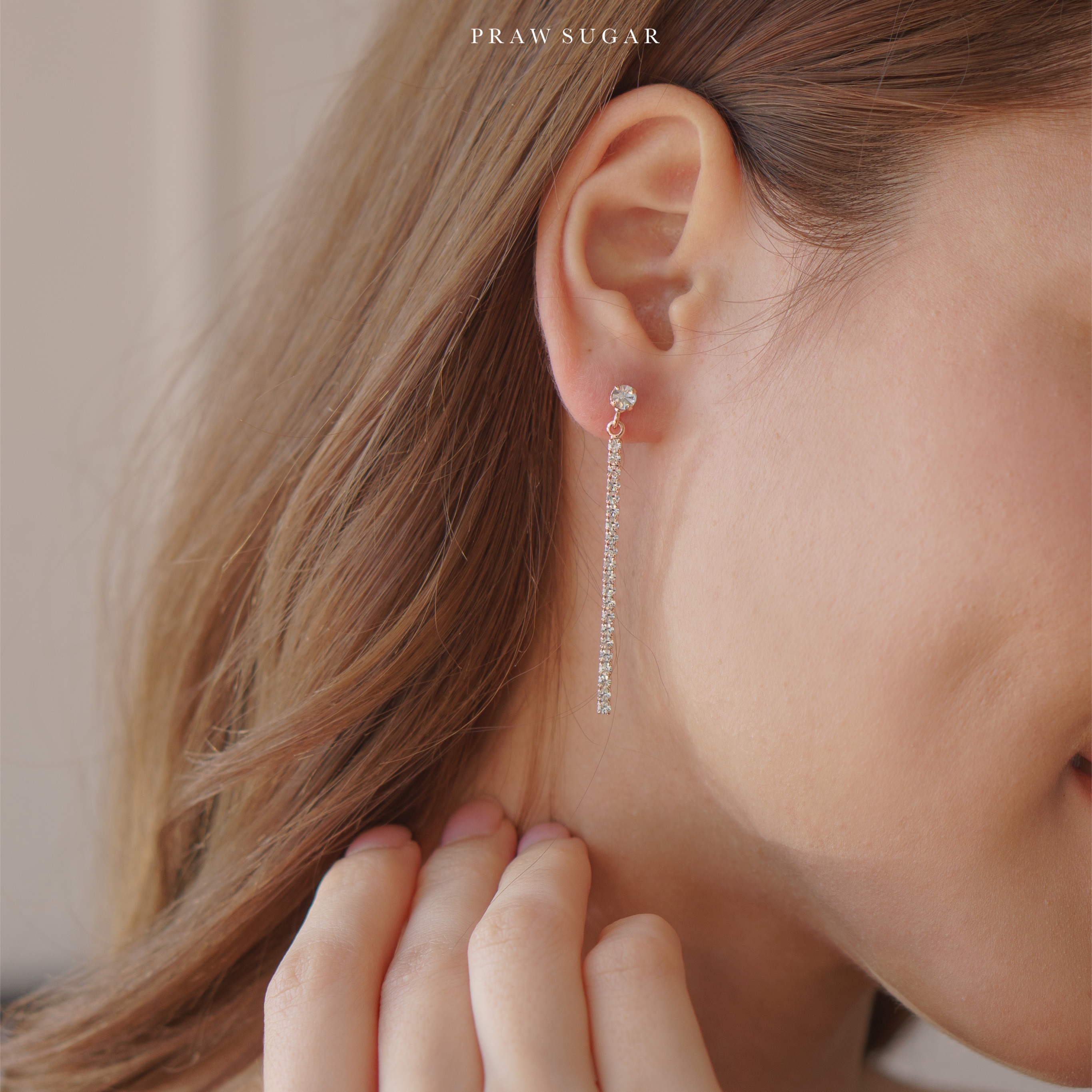 Long Shine Earrings - ต่างหูทรงแท่งยาวประดับคริสตัลใส (ก้านต่างหูไทเทเนียม)