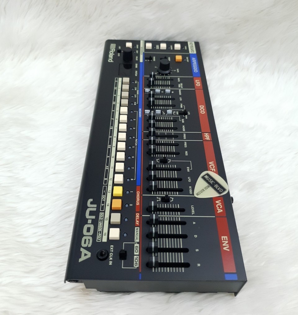 Roland JU-06A Boutique Synthesizer