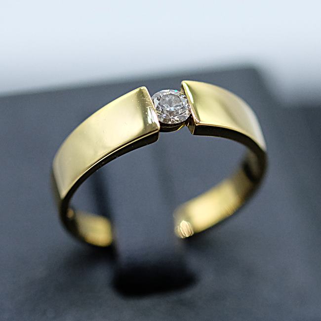 แหวนเพชรเม็ดเดี่ยวเพชรไซส์20ตัง ตัวเรือนทอง14K หรือ 58.5%เปอร์เซนต์ทองครับ