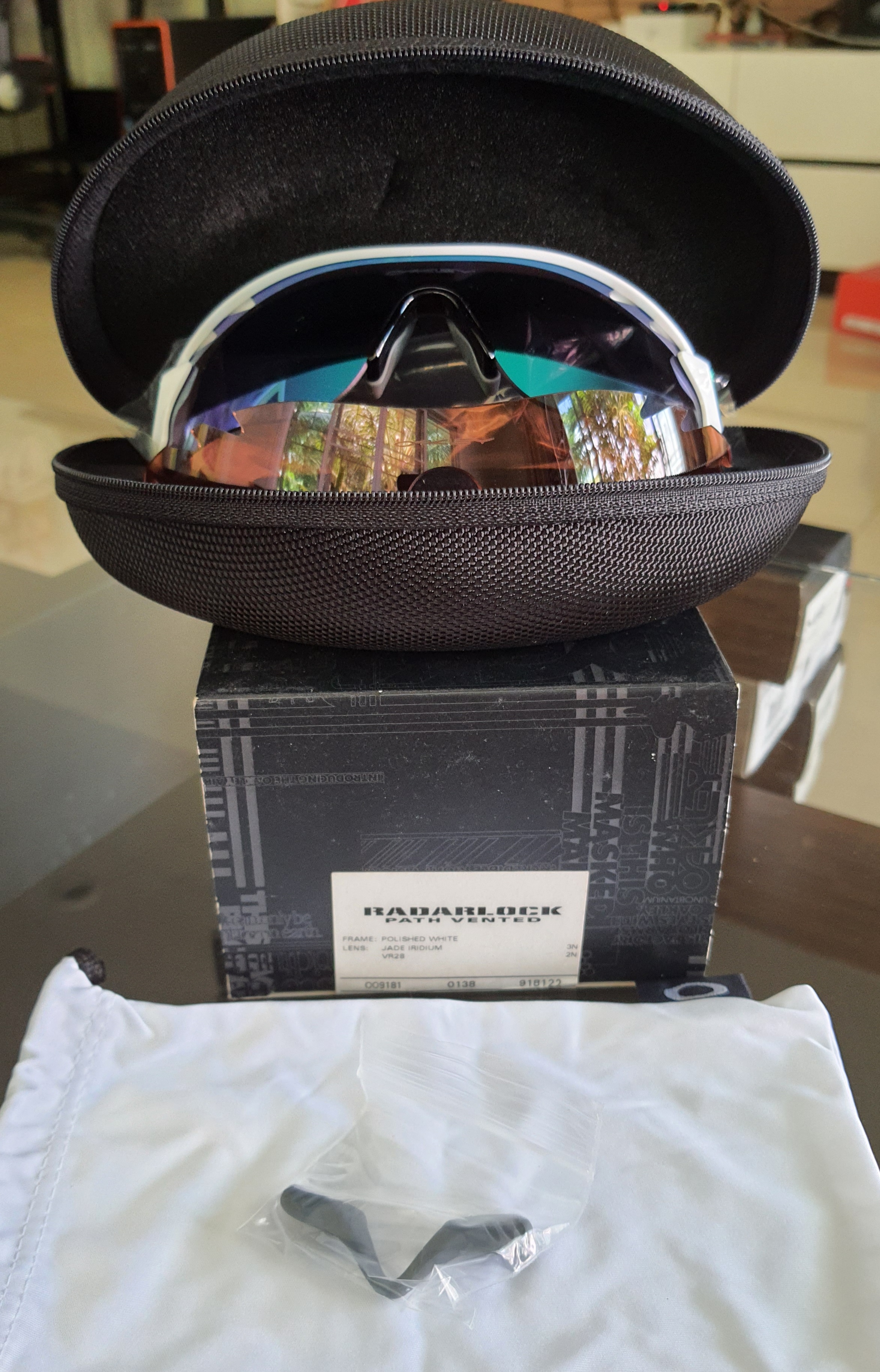 Oakley Radarlock Path Vented VR28 Polished White/Jade Iridium 0091818122