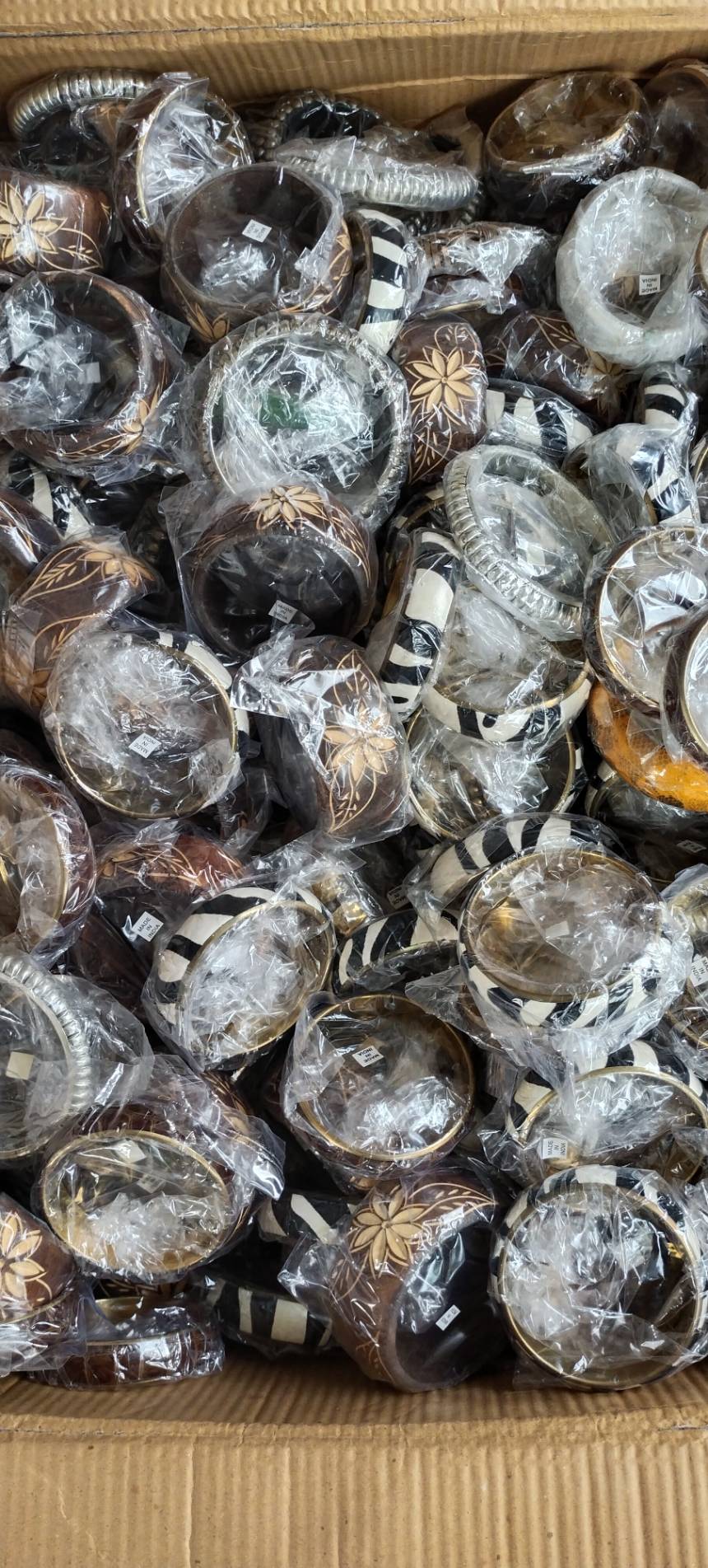 กำไลแขนงานไม้ คละแบบคละลาย ราคาส่ง