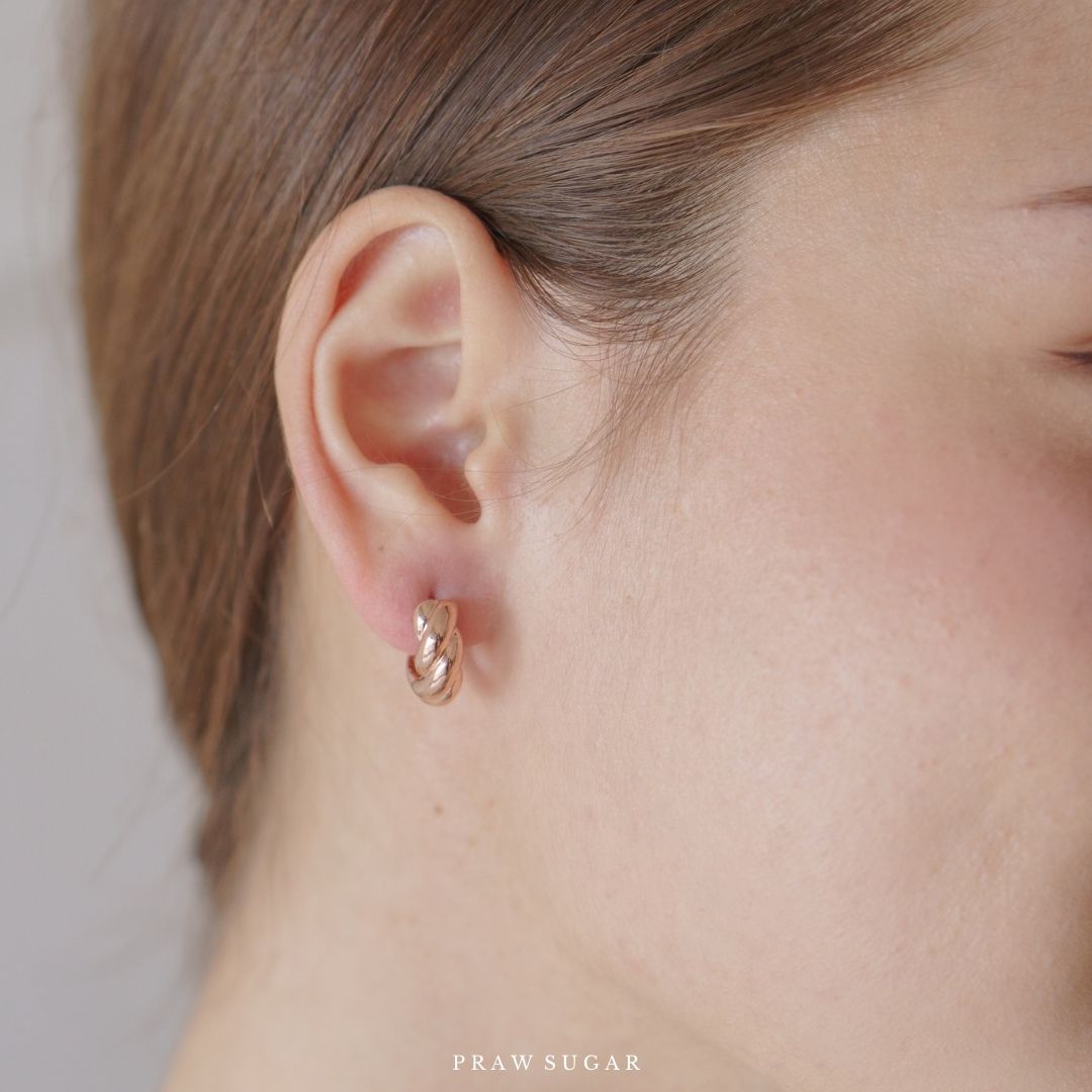 Mid Spiral Hoop Earrings - ต่างหูเกลียวห่วงไซส์ขนาดกลาง (ก้านต่างหูเงินแท้)