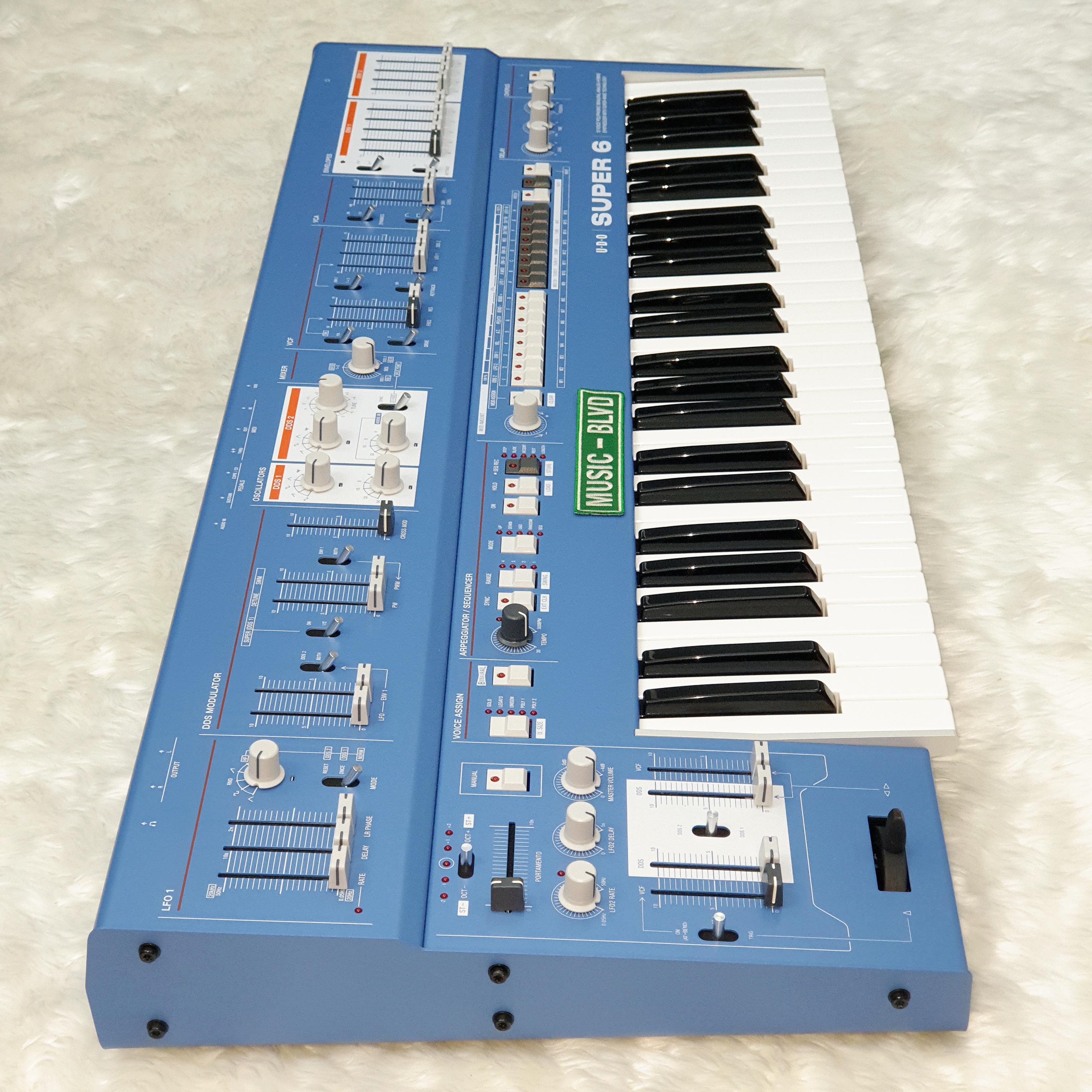 UDO Super 6 Hybrid Polysynth