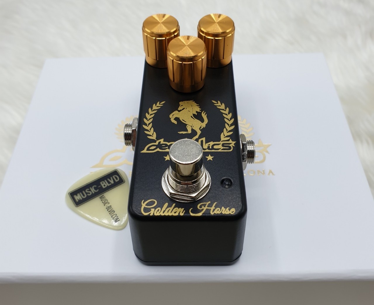 Decibelics Golden Horse