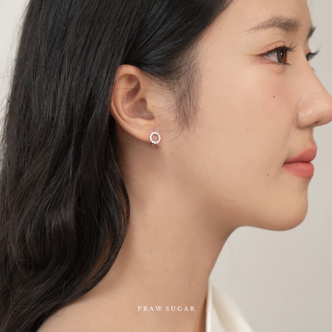 Circle Gorgeous Mini Hoop Earrings - ต่างหูห่วงดีไซน์วงกลมประดับคริสตัลหรือมุก