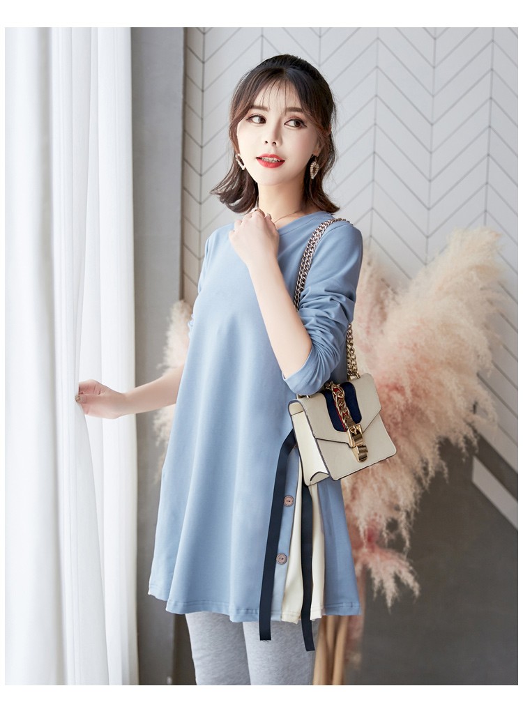 เสื้อยืดคลุมท้องแขนยาวสีเทา ผ่าข้างและแต่งด้วยกระดุมเก๋ๆ มีสายผูกด้านข้าง ผ้านุ่ม งานสวย ใส่บาย น่ารักมากๆค่ะ