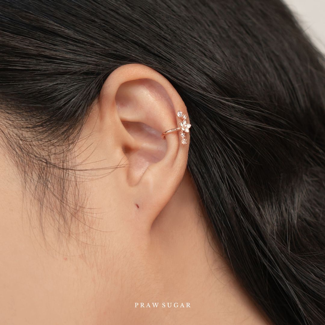 Little White Flower Earcuff - ต่างหูแบบเกี่ยวดอกไ้ม้ขาว