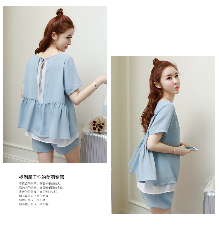 ชุดเซ็ตคลุมท้อง เสื้อชีฟองชั้นนอกสีฟ้าเย็บติดกับผ้าชีฟองสีขาวชั้นใน ด้านหลังผ่าแหวกเปรี้ยวจี๊ด + กางเกงพยุงหน้าท้องสีฟ้าเอวปรับระดับได้ น่ารักมากๆค่ะ