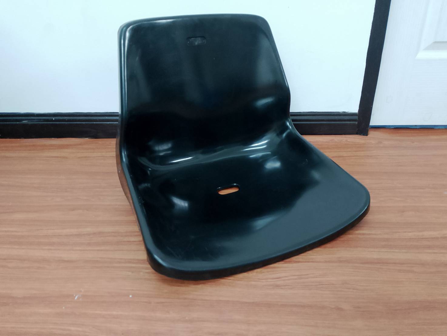 เก้าอี้อัฒจันทร์พนักสูง HDPE เก้าอี้อัฒจรรย์ เก้าอี้ชมกีฬา ที่นั่งอัฒจันทร์ ที่นั่งเชียร์ อัฒจันทร์สนามกีฬา พร้อมส่ง ส้ม เหลือง แดง น้ำเงิน ดำ เขียว